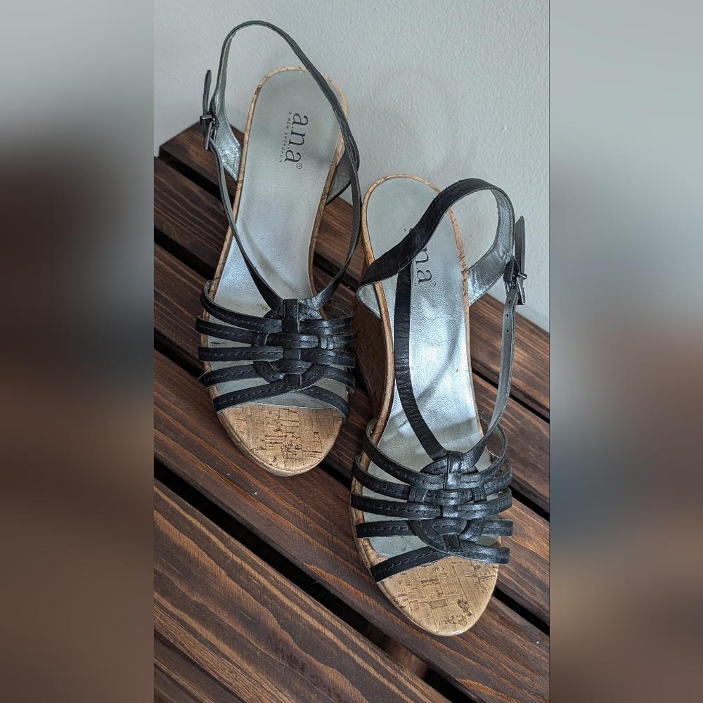 NWOT Black Strappy Heel